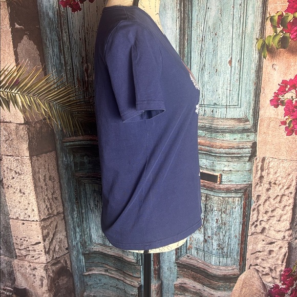 No Brand Christmas Wine Navy V neck Tshirt, size medium, good condition - Picture 4 of 9